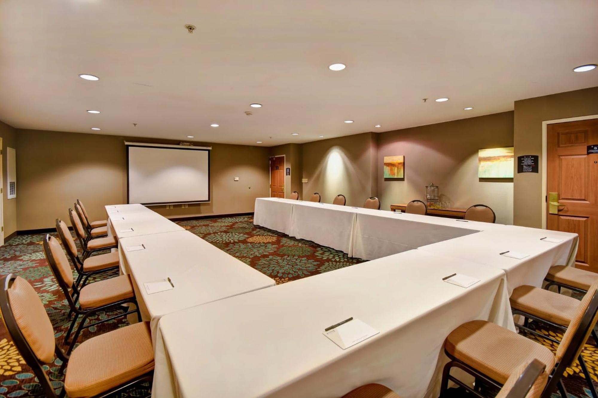 Staybridge - East By Ihg